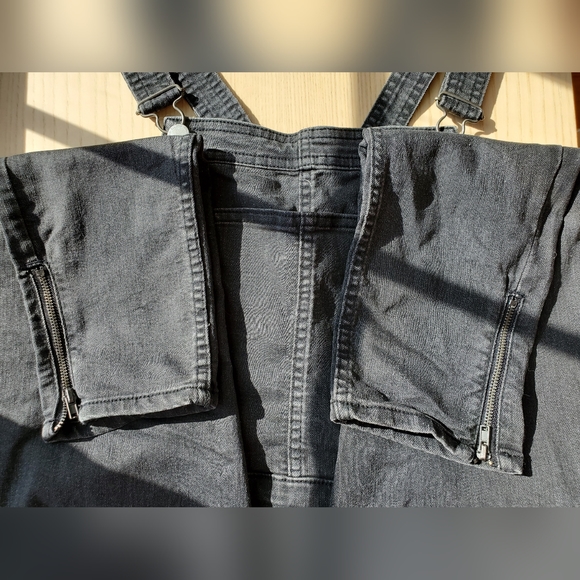 H&M Skinny jean overalls - distressed black color - Picture 3 of 5